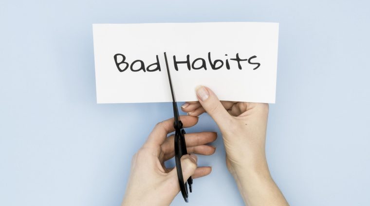 quit-bad-habit-concept-with-scissors